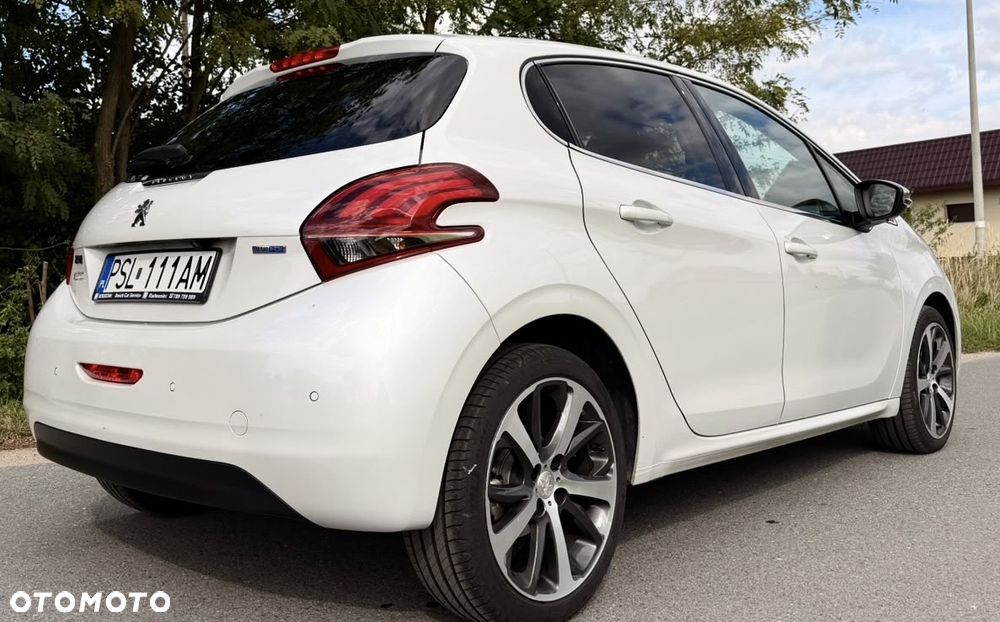 Peugeot 208 2015 photo 3