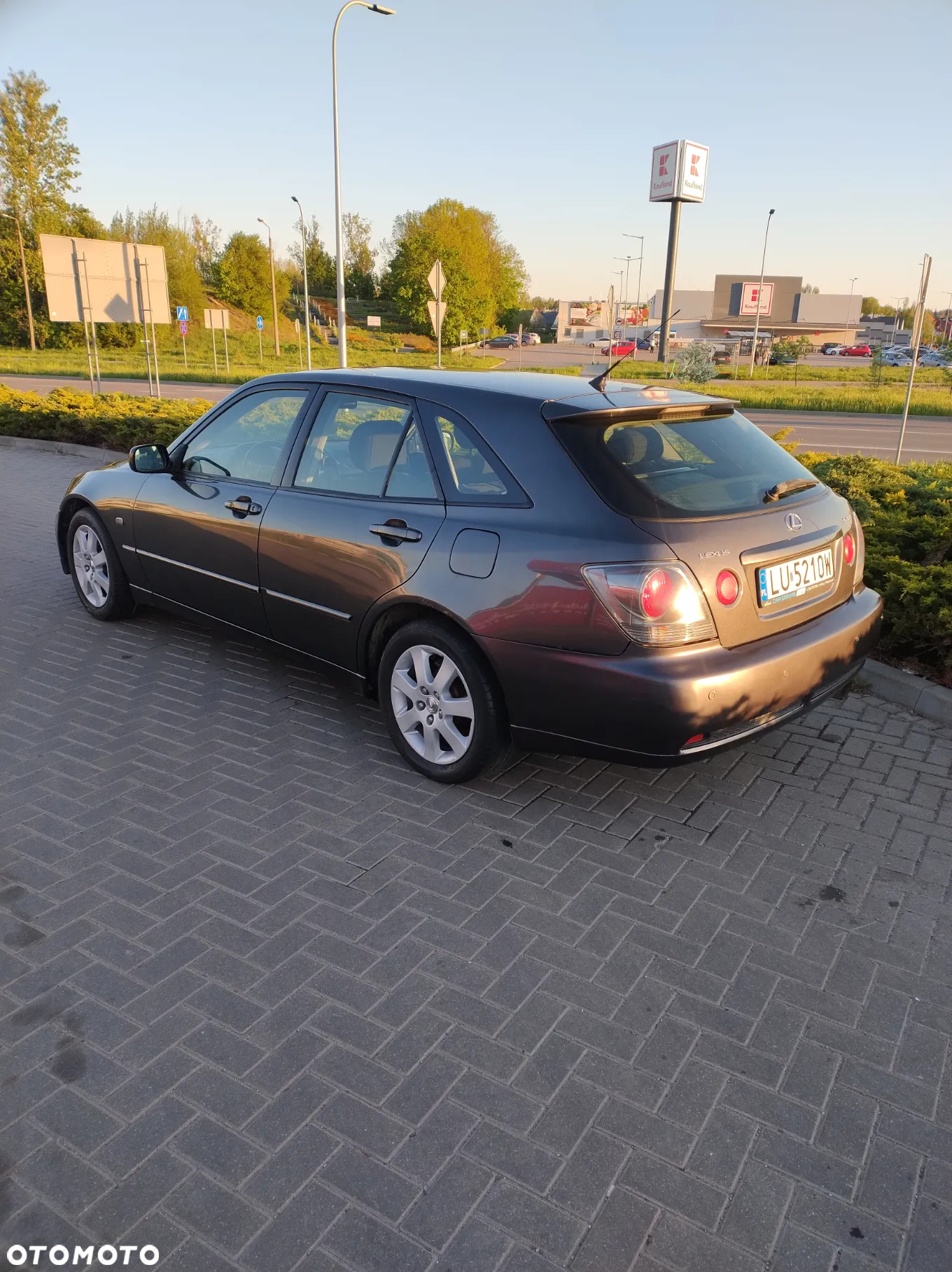 Lexus IS 200 SportCross - 2