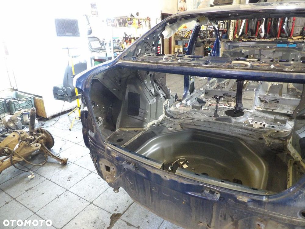 TOYOTA AVENSIS T27 LIFT SEDAN BŁOTNIK TYŁ LEWY 8T5 - 3