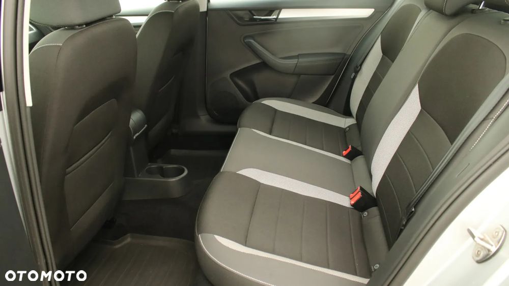Skoda RAPID 1.0 TSI Ambition - 8