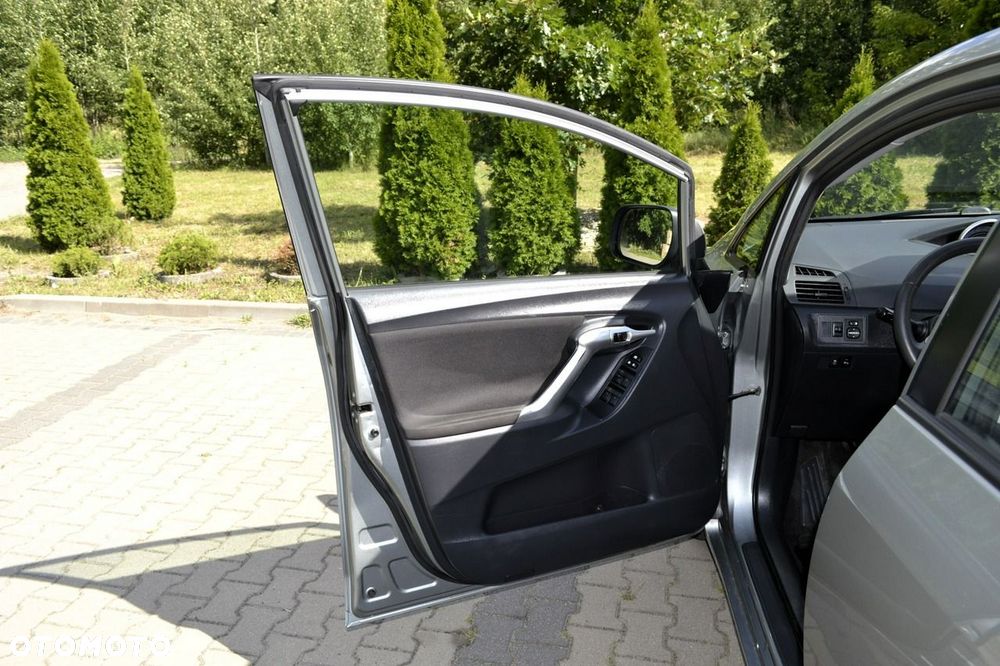 Toyota Verso 1.8 Premium - 23