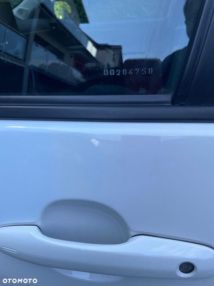 Toyota Yaris - 24