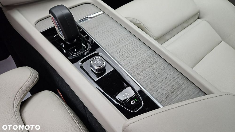 Volvo XC 60 B5 B AWD Plus Bright - 18