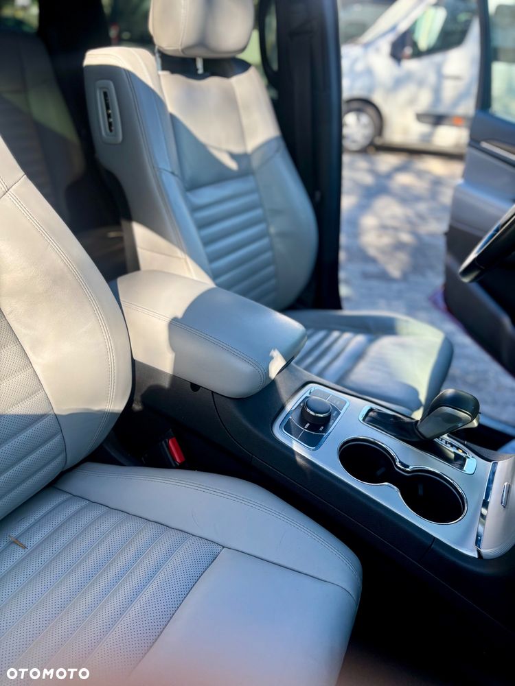 Jeep Grand Cherokee - 16