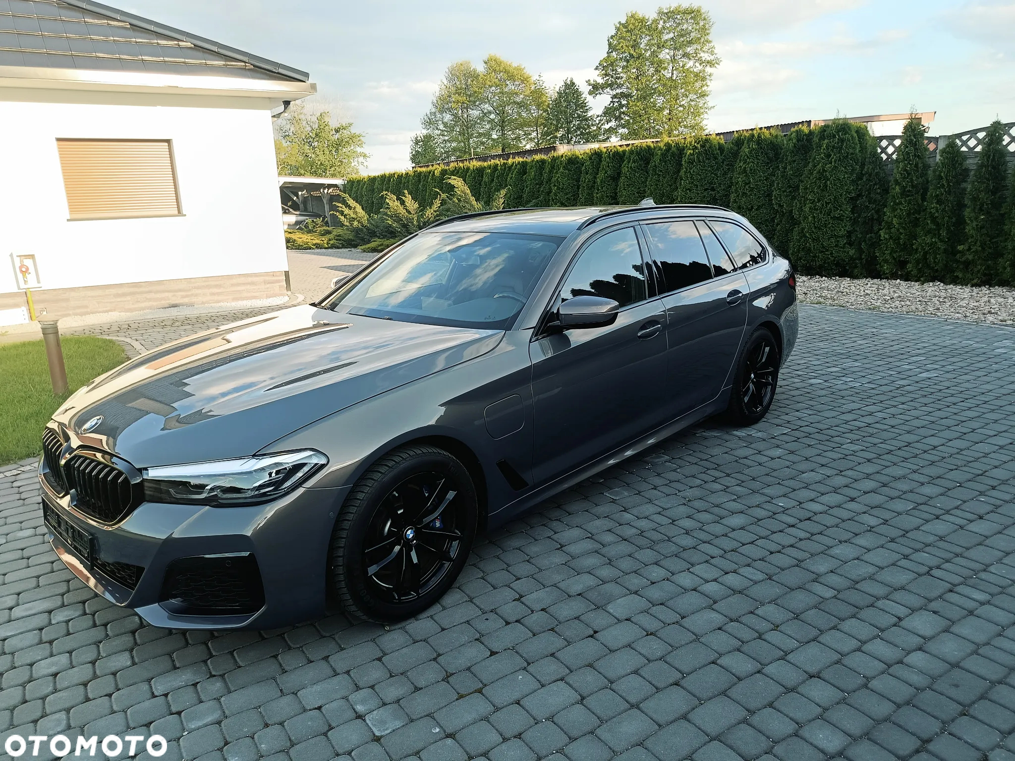 BMW Seria 5 530e xDrive Touring - 4