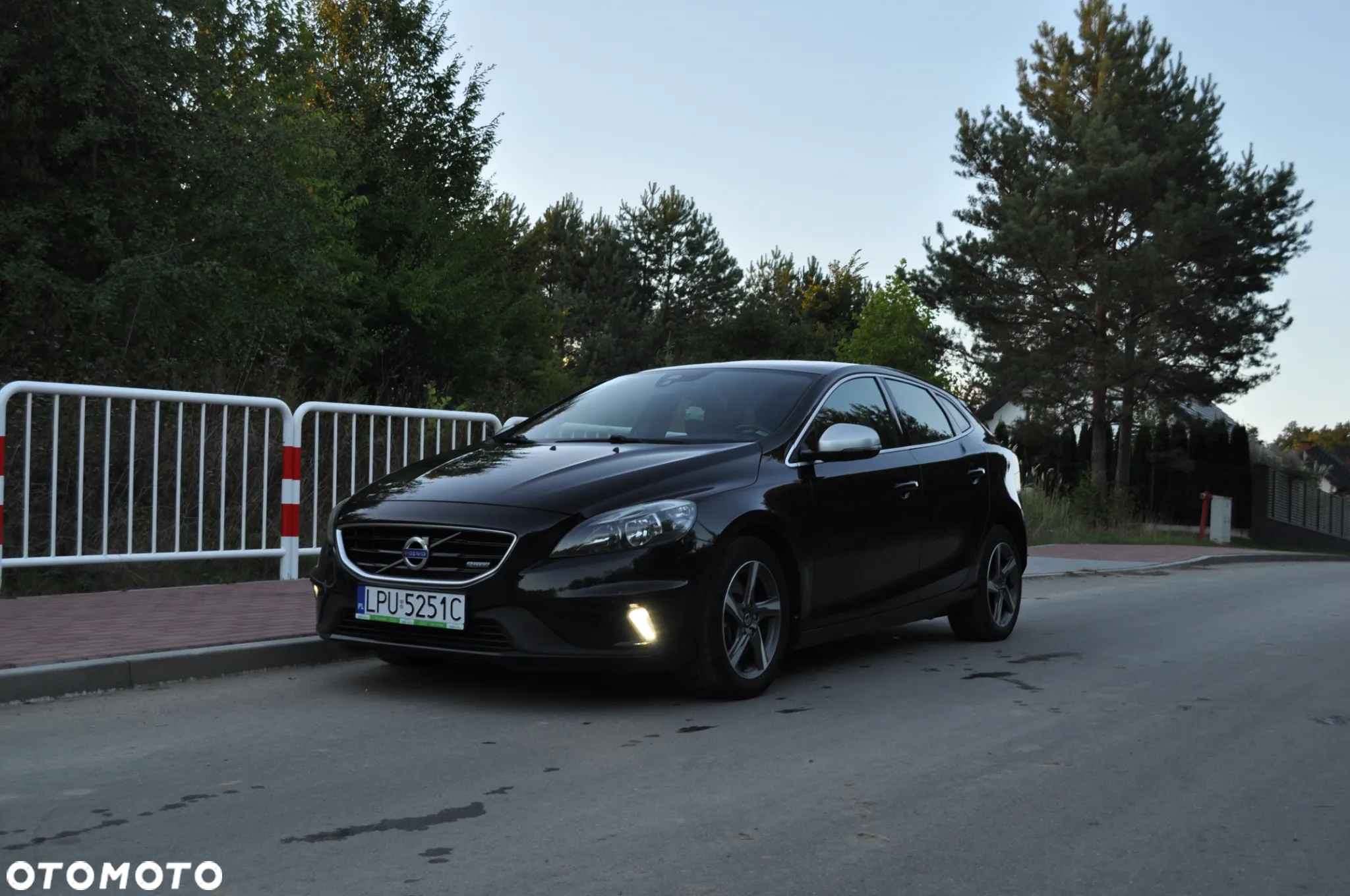 Volvo V40 D4 Drive-E R-Design Summum - 23