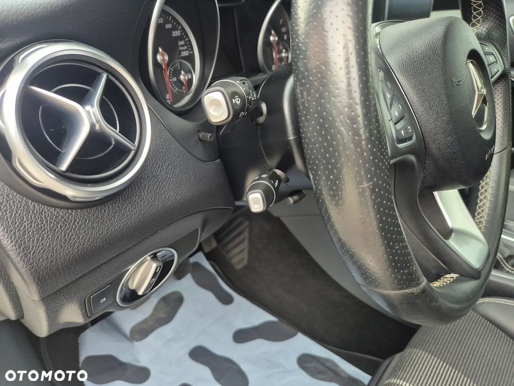 Mercedes-Benz GLA 200 UrbanStyle Edition - 10