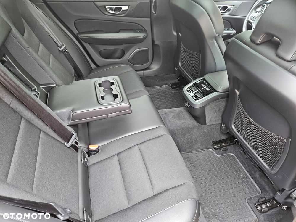Volvo V60 T5 Geartronic Momentum Pro - 17