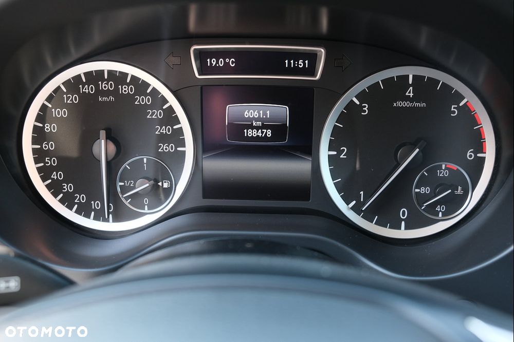 Infiniti Q30 - 20