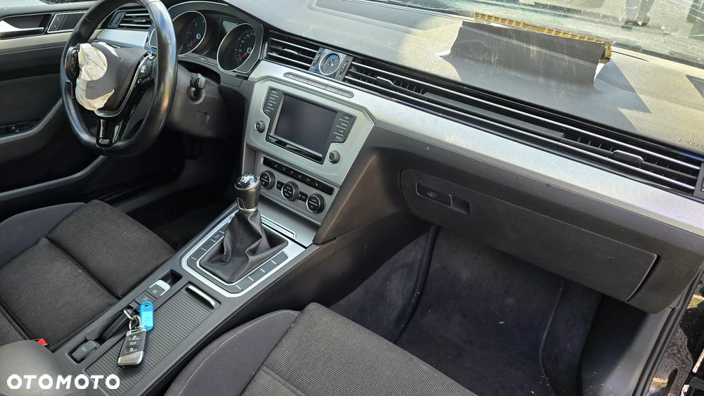 Volkswagen Passat - 11