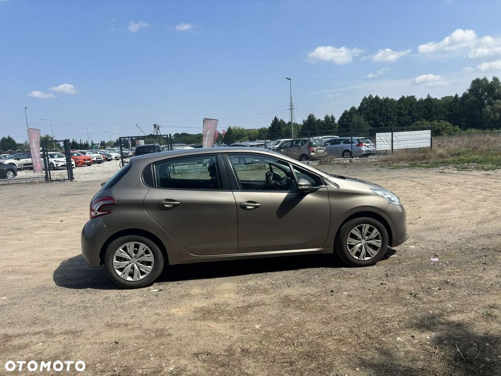 Peugeot 208 - 13