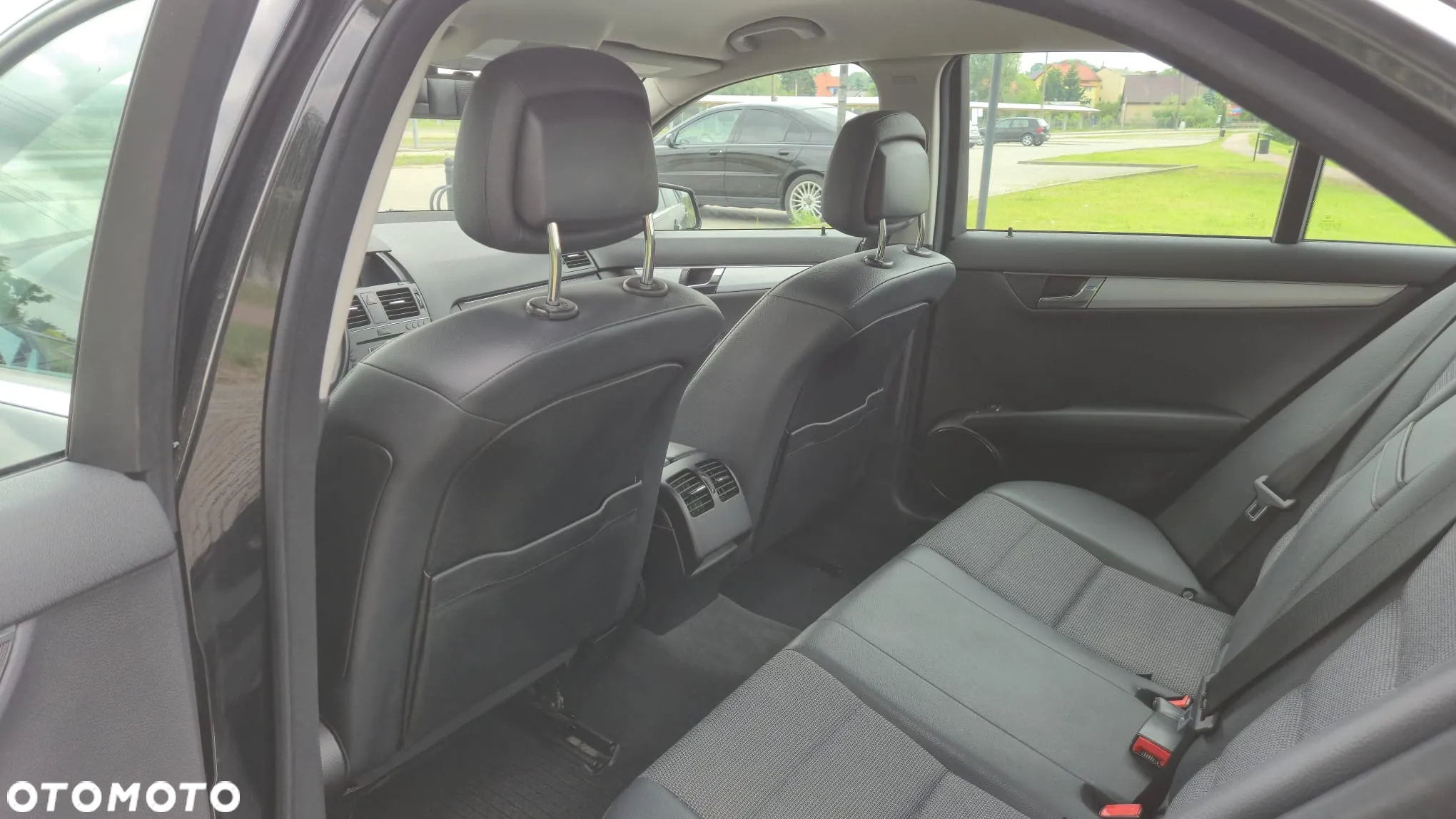 Mercedes-Benz Klasa C 180 T CGI Automatik BlueEFFICIENCY Avantgarde - 11