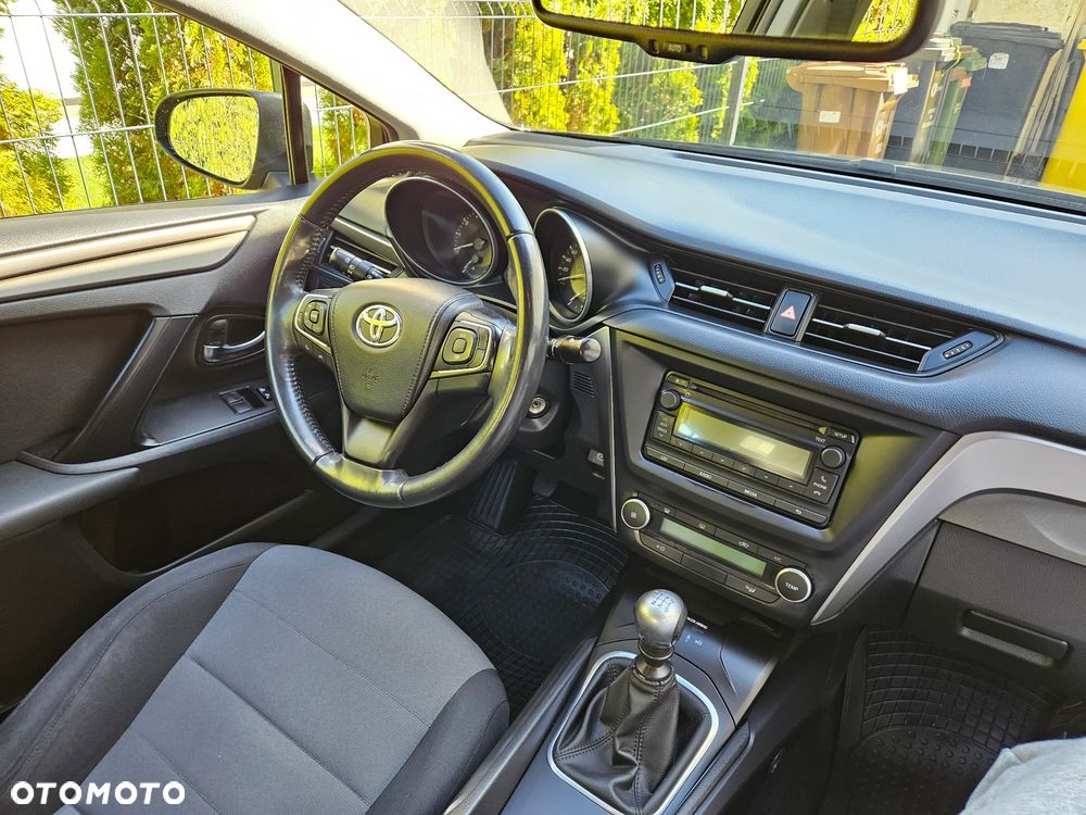 Toyota Avensis - 8