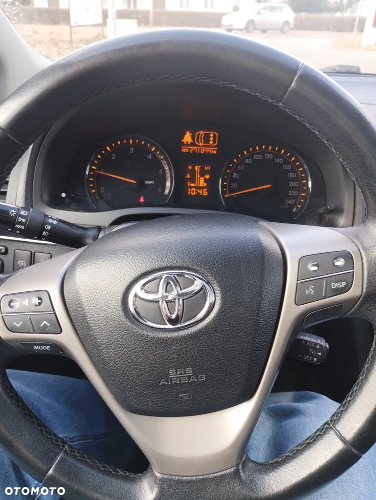 Toyota Avensis 2.0 D-4D - 16