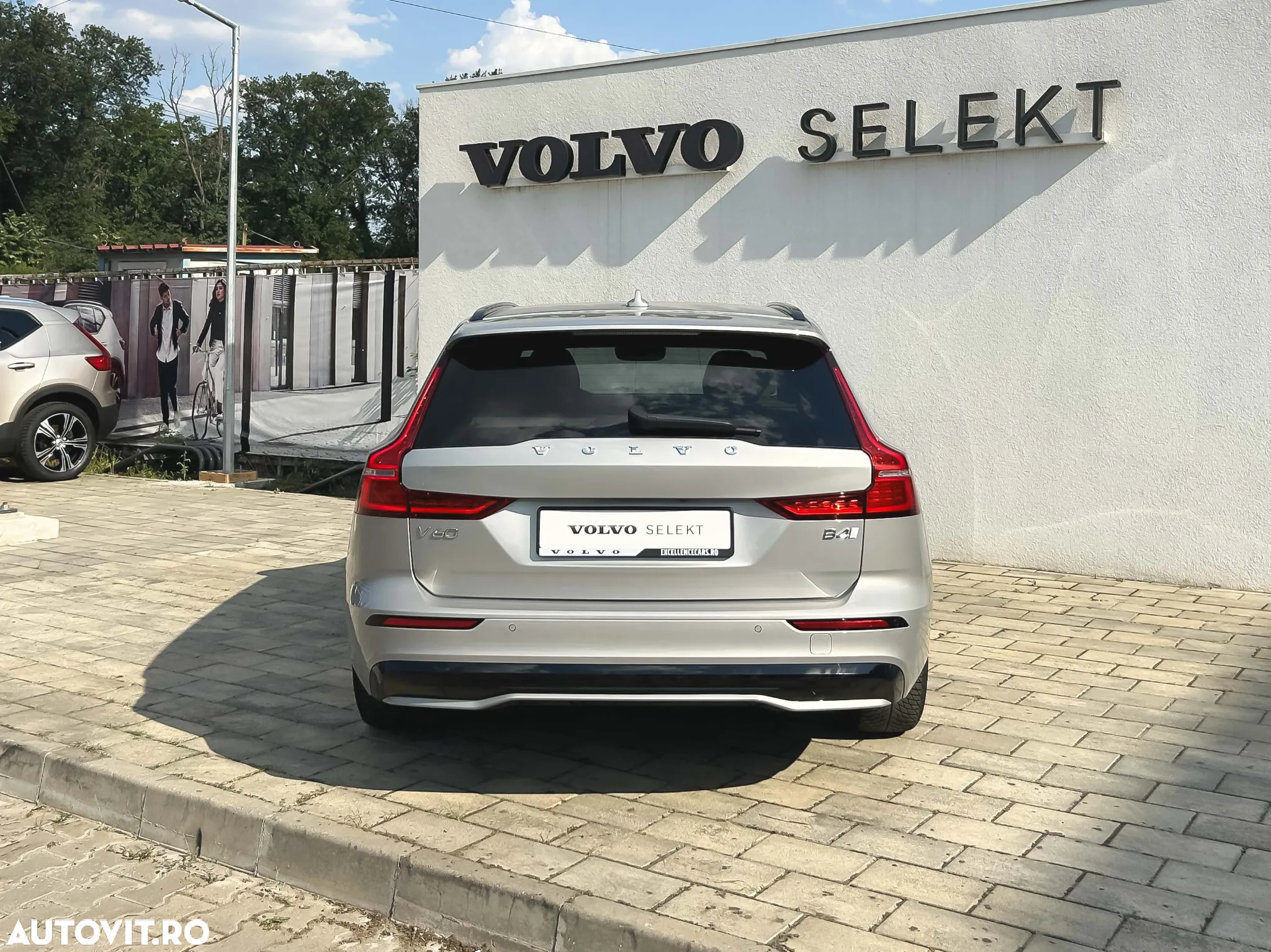 Volvo V60 B4 MHEV AT Plus Dark - 5
