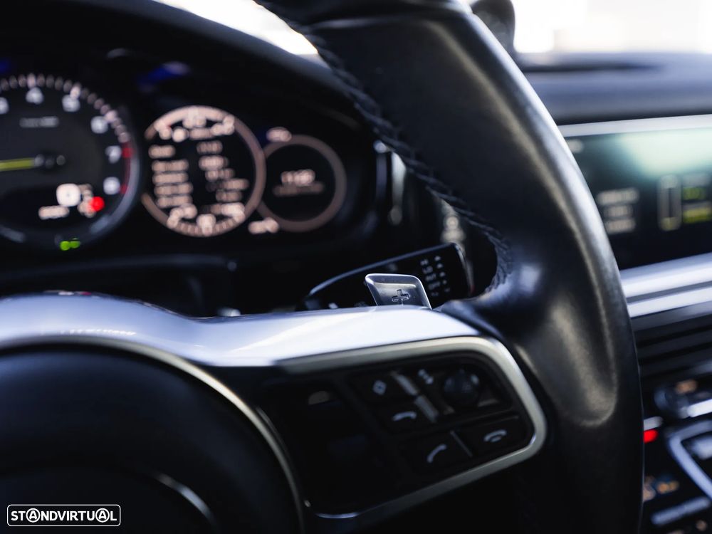 Porsche Panamera 4 E-Hybrid - 23