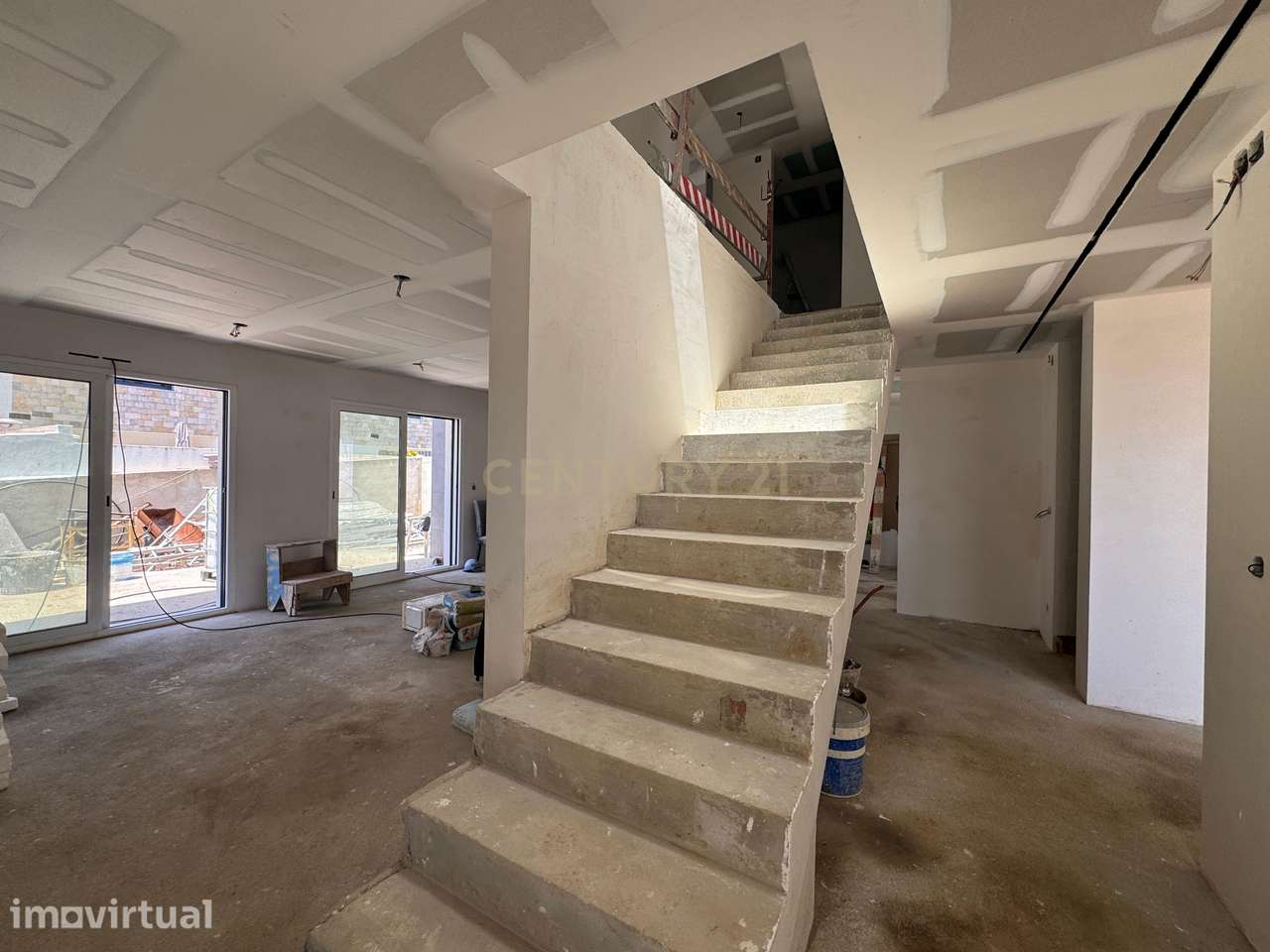 Moradia T4 contemporânea, geminada em Construção em Trajouce – São Dom - Grande imagem: 3/50