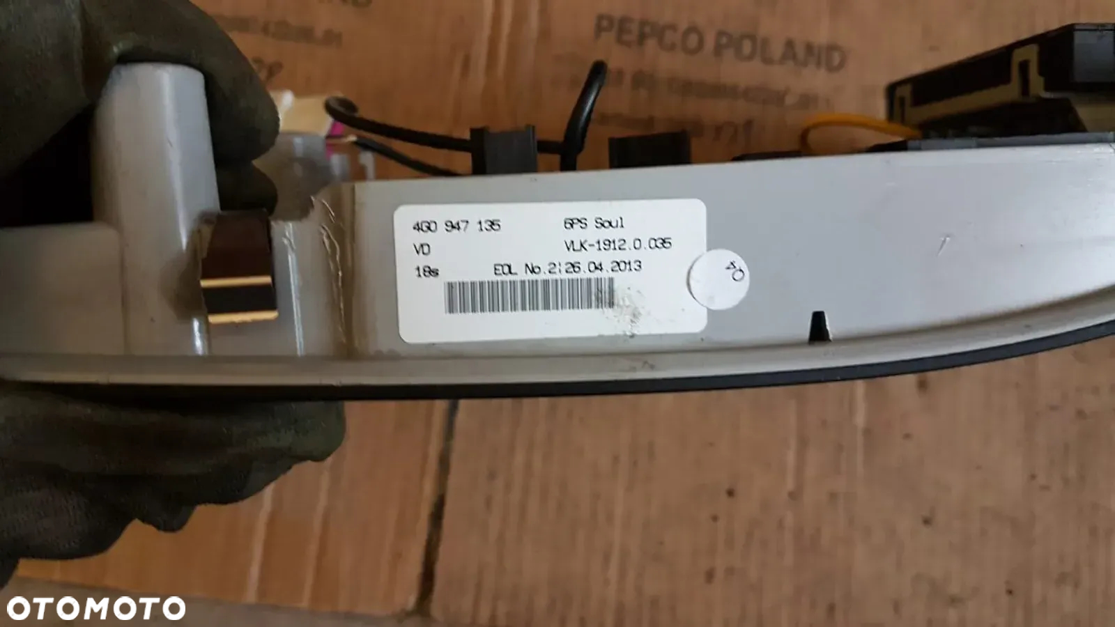 AUDI A6 C7 LAMPKA OŚWIETLENIE PODSUFITKI 4G0947135 kolor 6PS SOUL CZARNY - 2