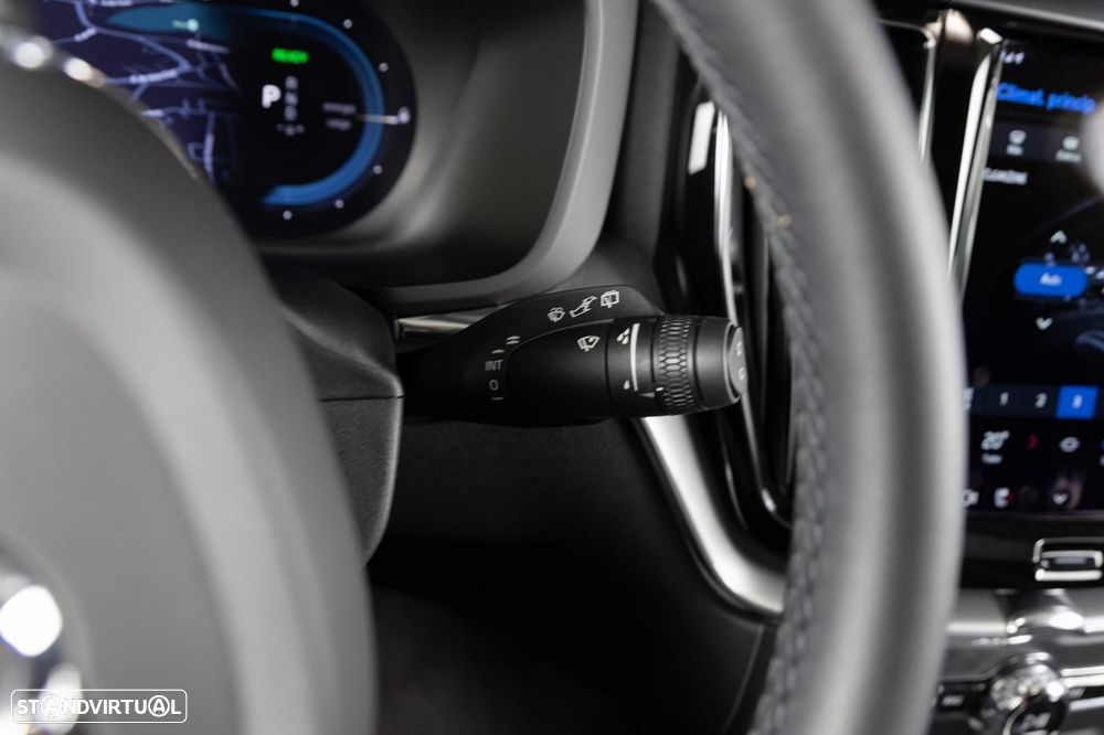 Volvo XC 60 2.0 T6 PHEV Core AWD - 41