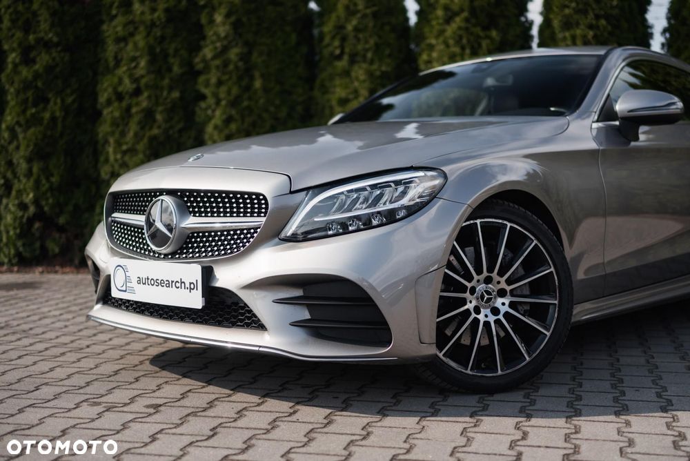 Mercedes-Benz Klasa C 300 9G-TRONIC - 34