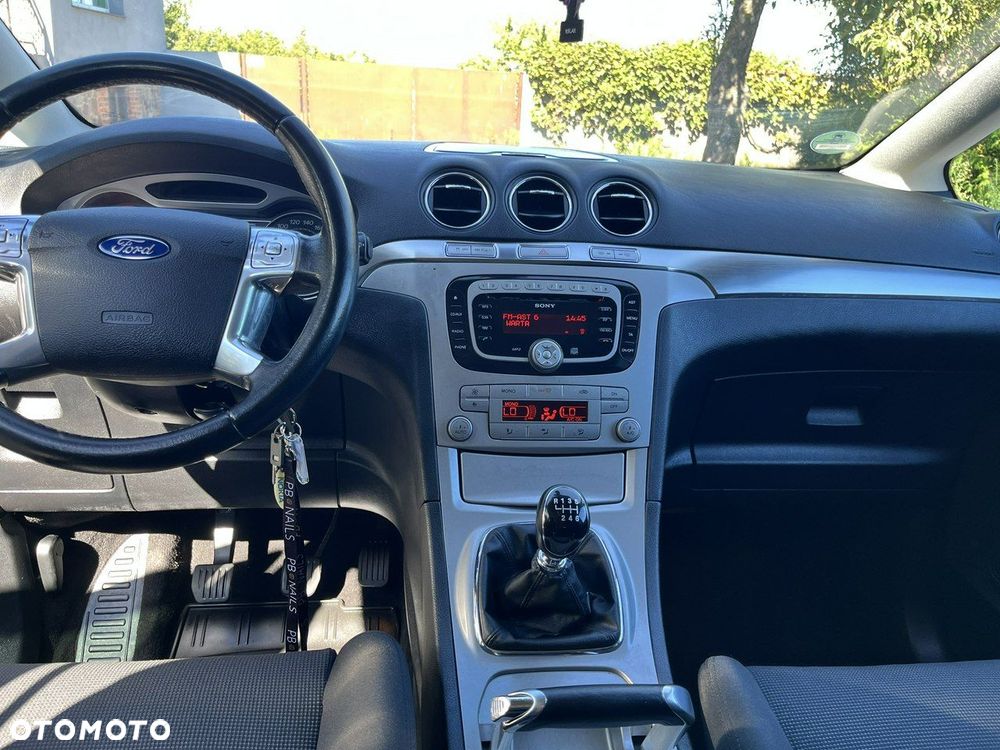 Ford S-Max - 11