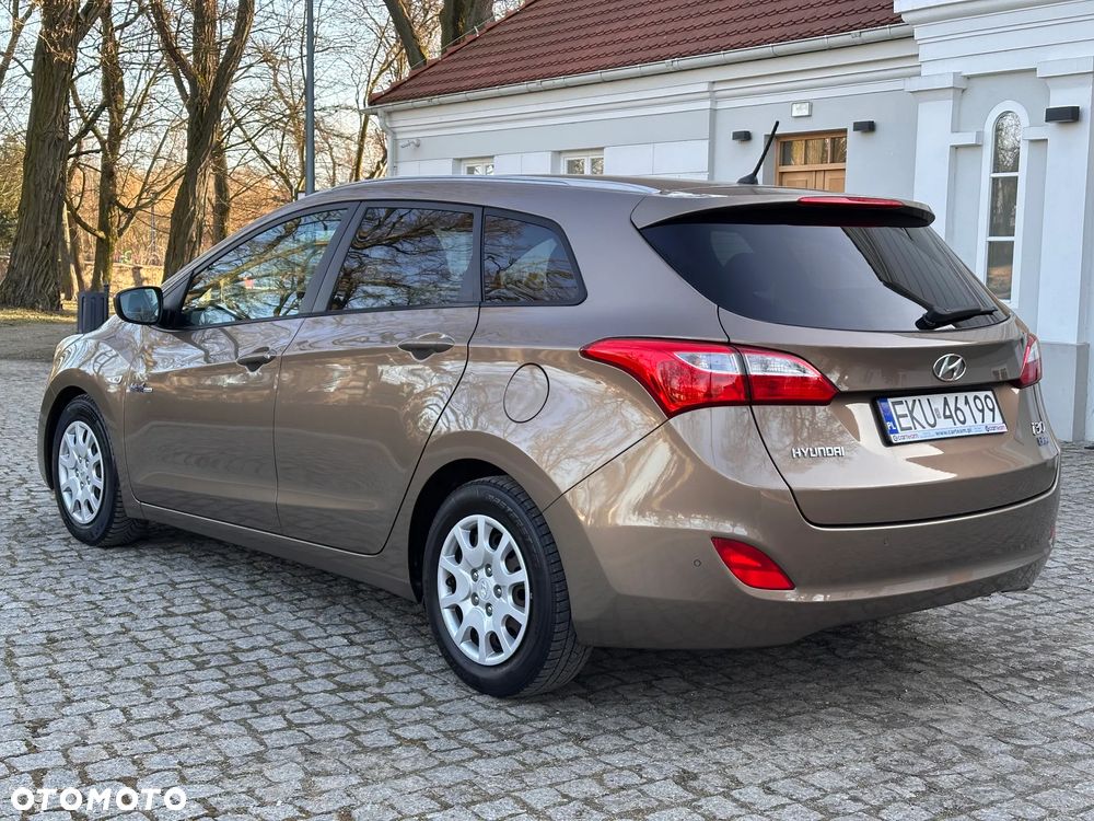 Hyundai i30 blue Kombi 1.6 GDi Style - 22
