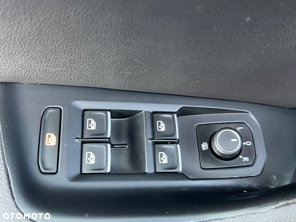 Volkswagen Passat Variant 2.0 TDI SCR 4Motion DSG Highline - 22