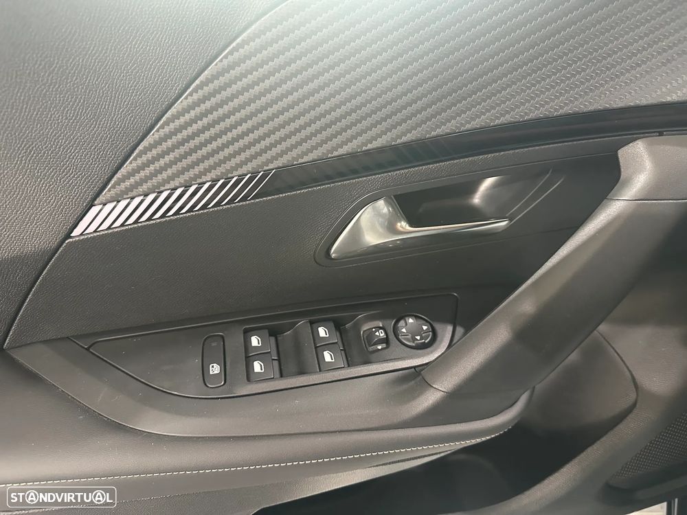 Peugeot e-2008 Allure - 10