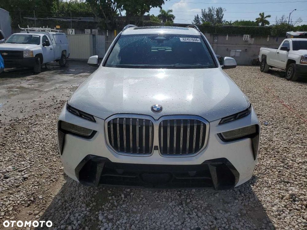BMW X7 - 7