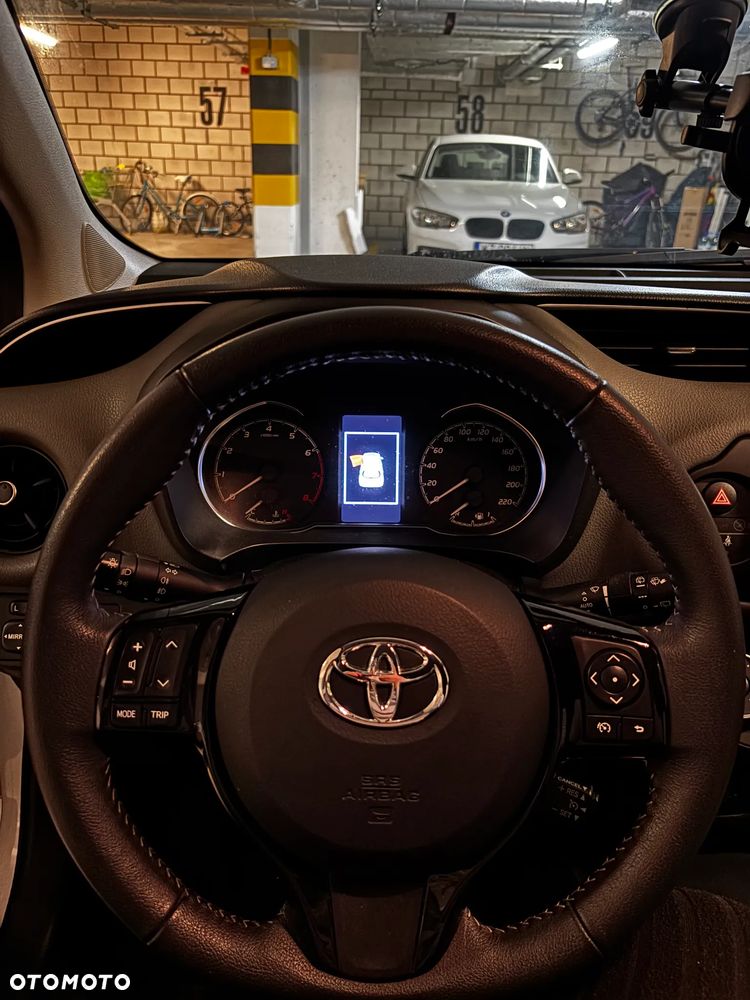 Toyota Yaris - 10