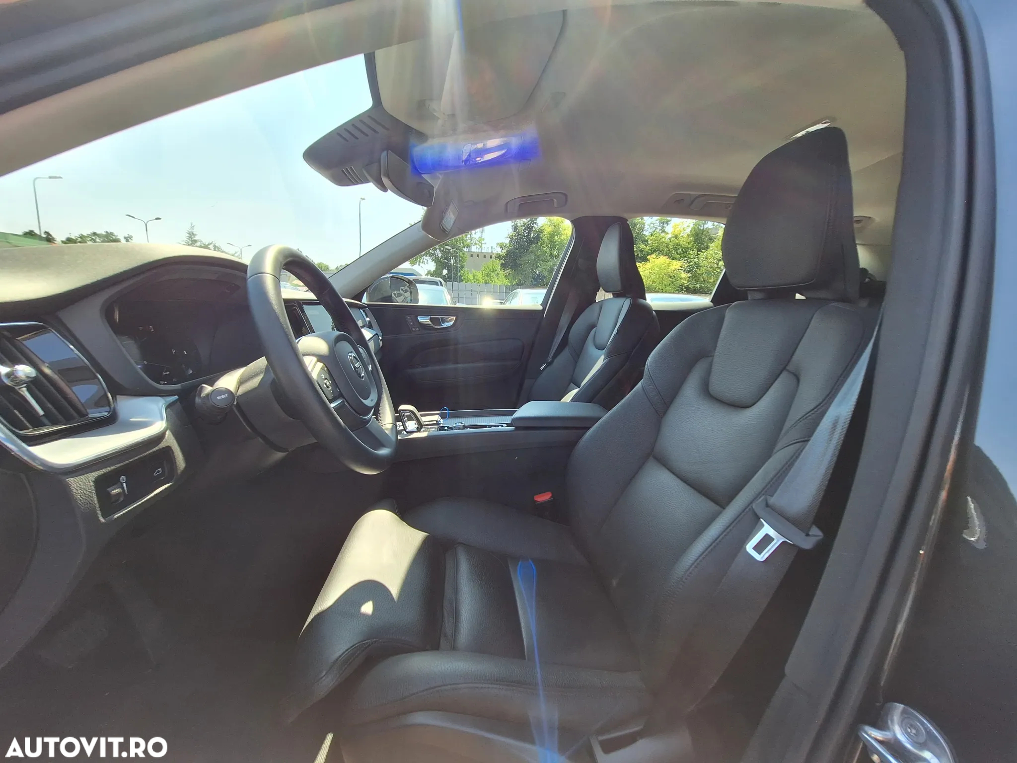 Volvo XC 60 B4 MHEV AWD Momentum Pro - 18