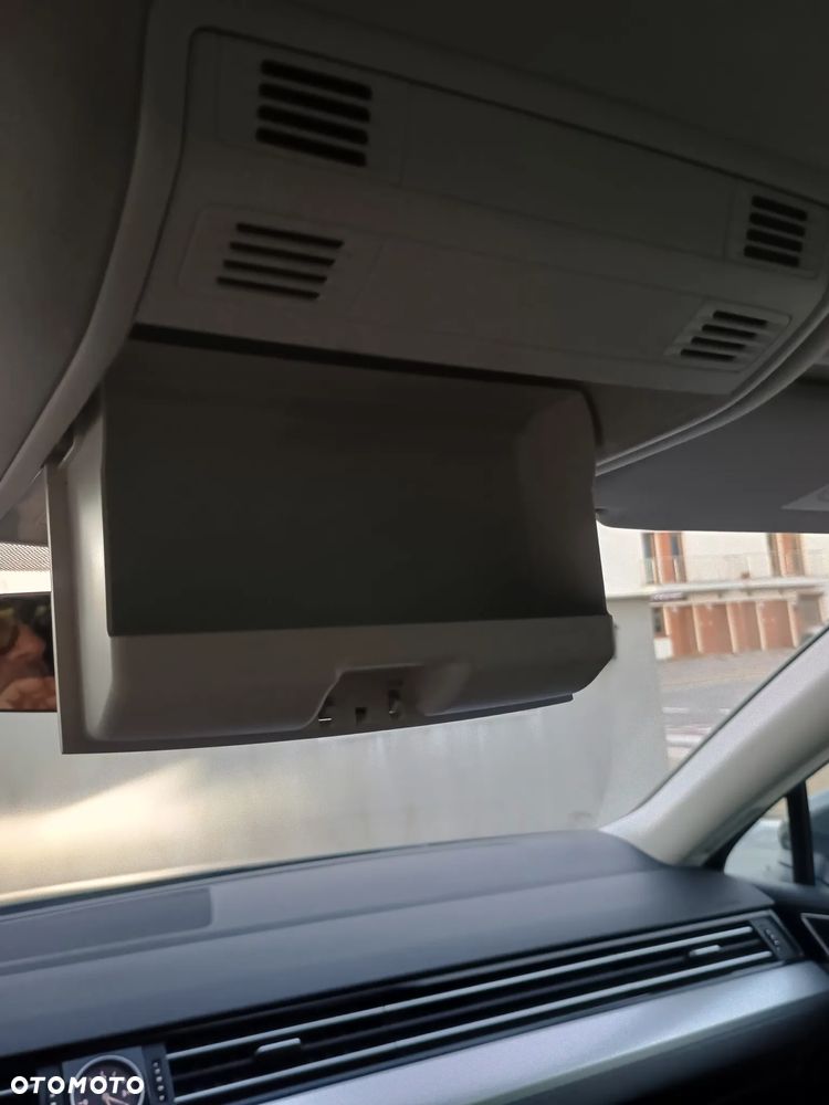 Volkswagen Passat 1.6 TDI SCR DSG Business - 31