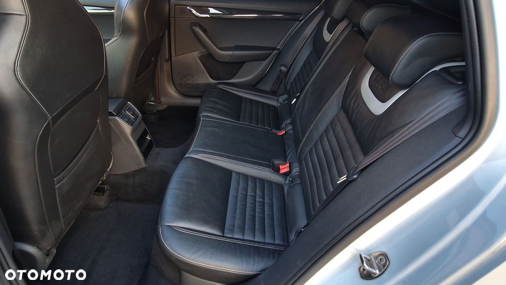 Skoda Octavia 2.0 TDI (Green tec) DSG RS - 26