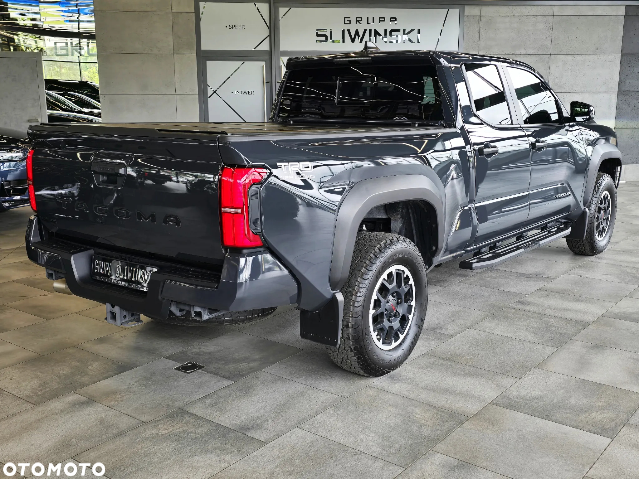 Toyota Tacoma - 8