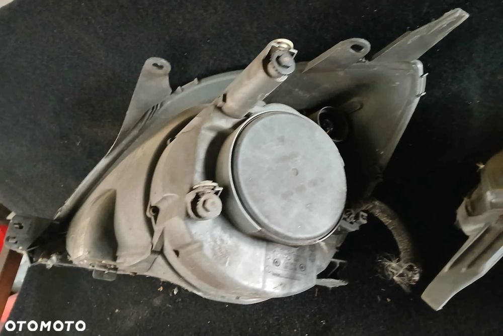 Ford Fiesta Mk6 Lift lampa przednia lewa, prawa - 4