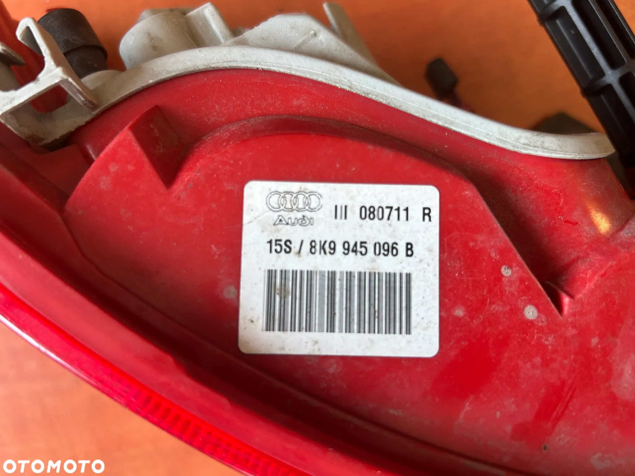 LAMPA PRAWA TYŁ AUDI A4 B8 KOMBI 8K9945096 - 2