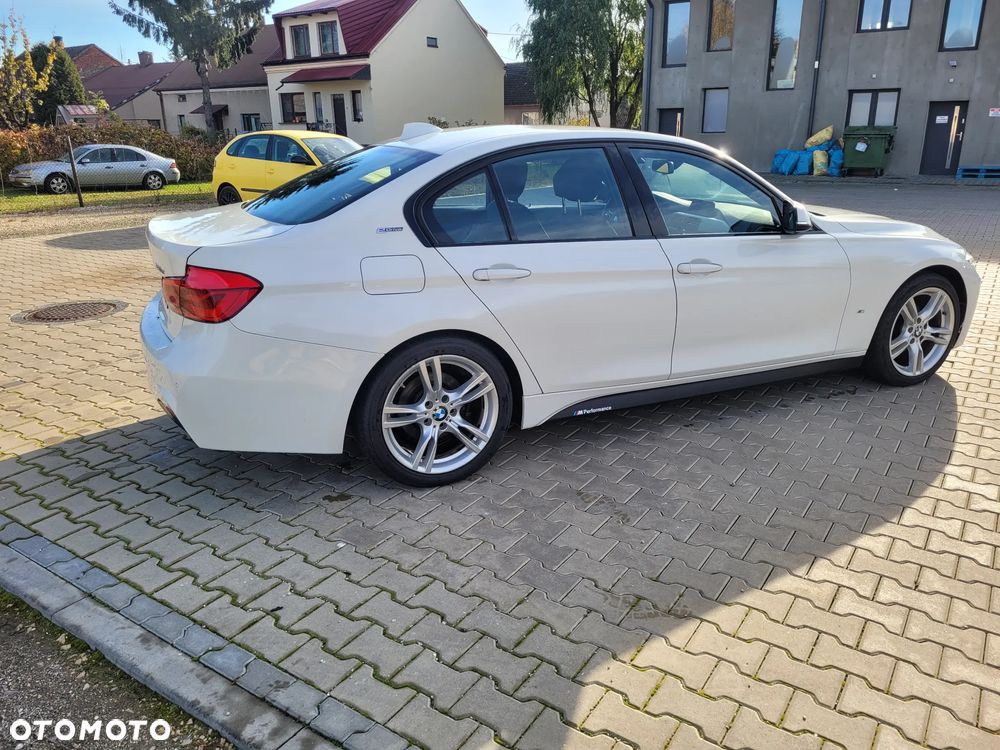 BMW Seria 3 330i M Sport - 13