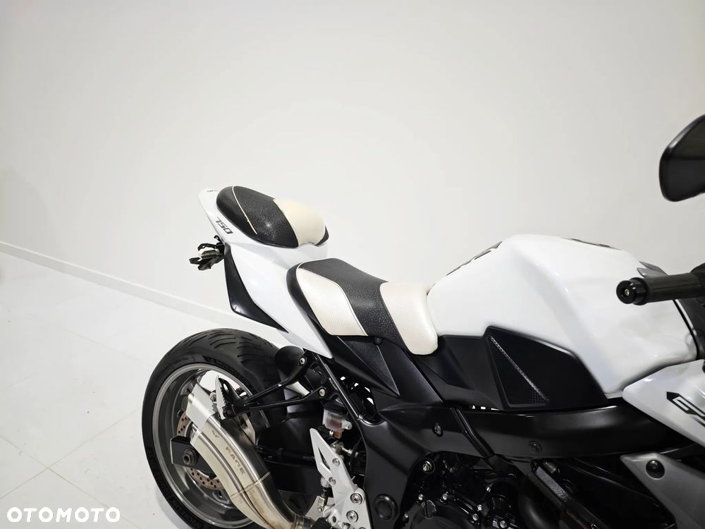 Suzuki GSR - 6