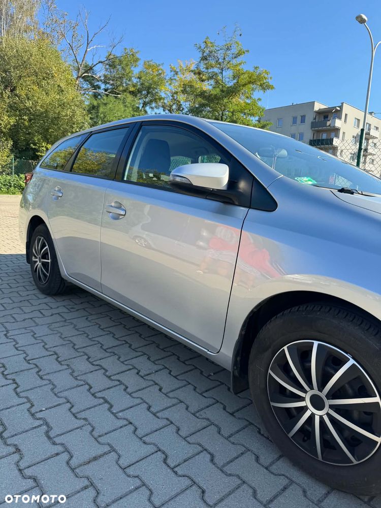 Toyota Auris - 16