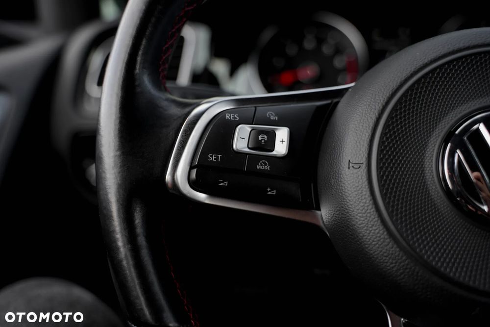Volkswagen Golf - 21