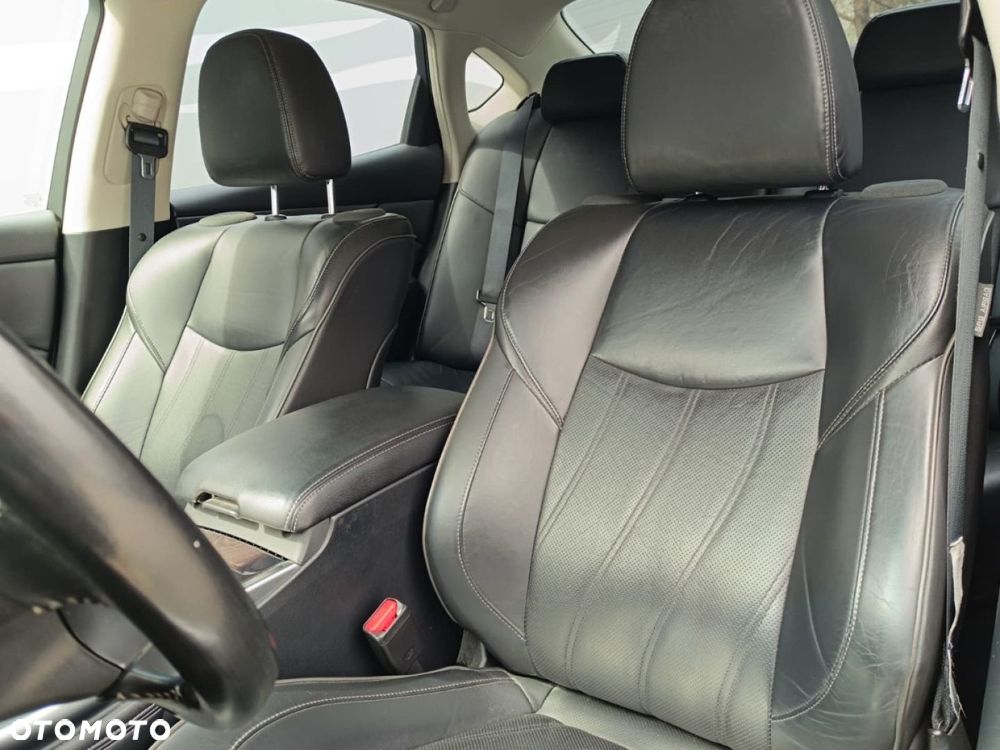 Infiniti Q70 - 5