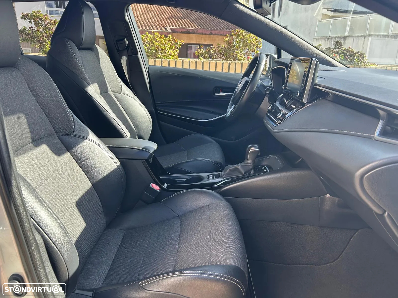 Toyota Corolla Touring Sports 1.8 Hybrid Comfort+P.Sport - 23