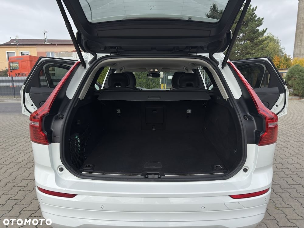 Volvo XC 60 B4 D AWD Geartronic Momentum Pro - 35