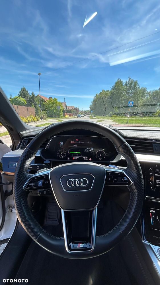 Audi e-tron 55 Quattro S Line - 11