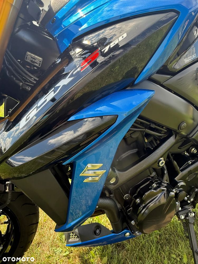 Suzuki GSX - 7