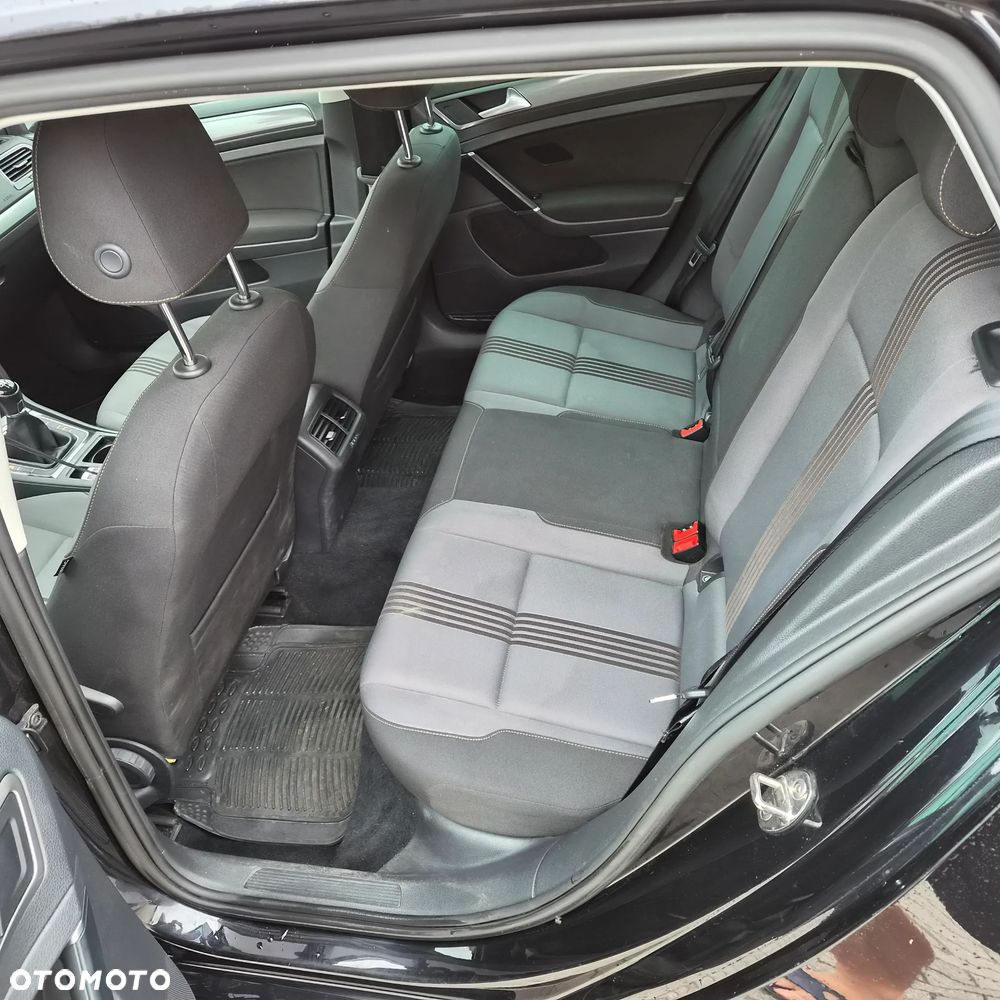Volkswagen Golf - 10