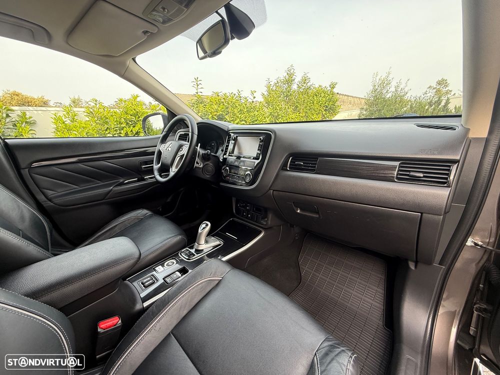 Mitsubishi Outlander 2.0 Instyle Navi - 27