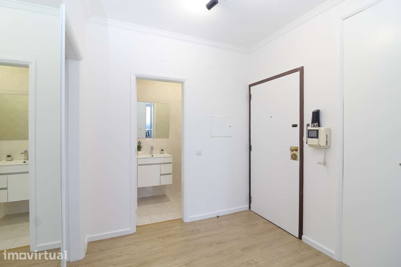 Apartamento T2 | Último Piso | Duas Frentes | Garagem | Valongo - Grande imagem: 5/21