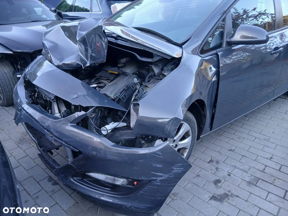Opel Astra 2015 photo 2