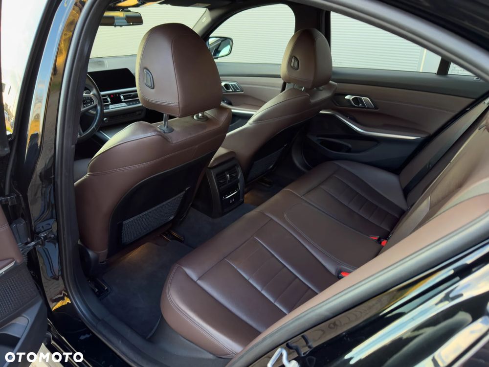 BMW Seria 3 320d xDrive M Sport Shadow - 17